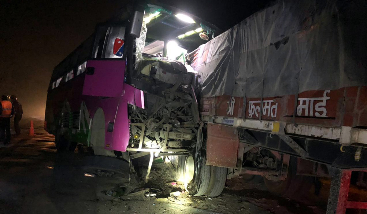 चितवनमा बस दुर्घटना हुँदा २० जना घाइते